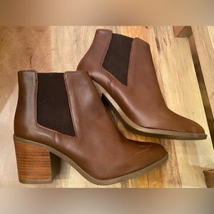 New Nisolo Leather Ankle Booties Brown Elastic Sides Heel 2” Almond Toe Size 8